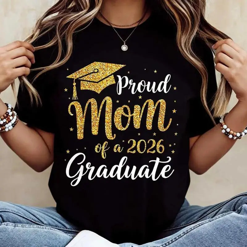 Graduation Cap Mom of a 2026 Graduate T-Shirt, Crewneck Casual Tee for Mother, Graduation Celebration Outfit, Proud Mom Graphic Shirt, Comfortable Top, Perfect for Graduation Party and Everyday Wear